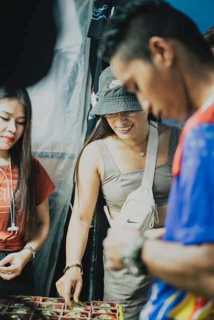 Manila: Guided Night Market Experience - Tuktuk, train, and jeepney rides