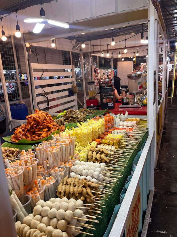 Manila Night Market with Local Guide - Safety, comfort, and the gritty side of the route