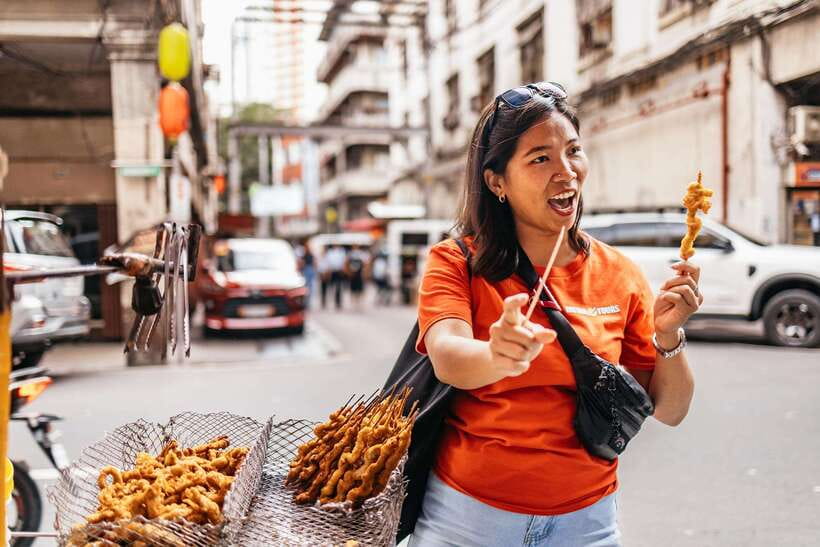 Manila: Street Food and Drinks Walking Tour with Tastings - Soup, pancit, palabok, and the savory middle