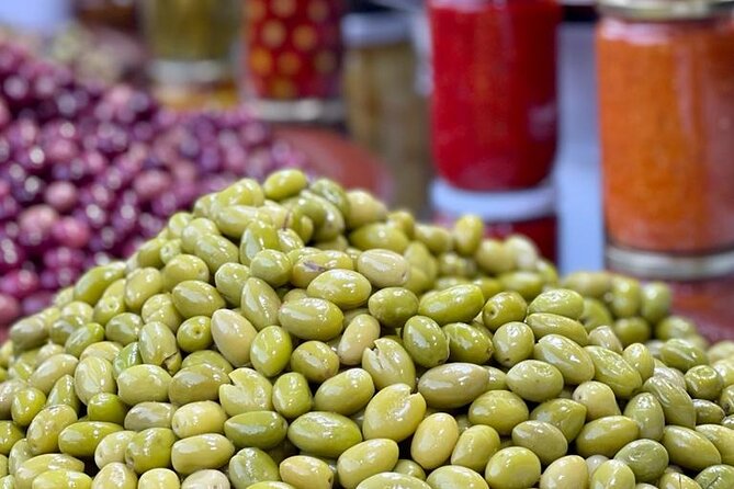 Marrakech: Street Food Tour by Night - The guides and the group experience