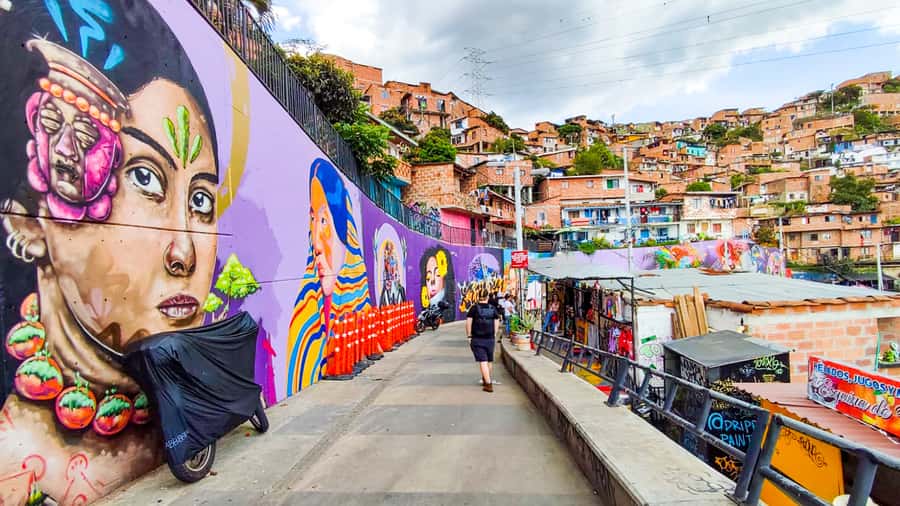 Medellin: Comuna 13 Graffiti Tour, Cable Car & Street Food - Who should book this Comuna 13 experience?