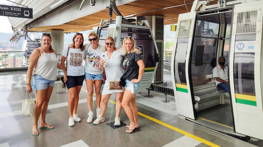 Medellin: Comuna 13 Graffiti Tour, Cable Car & Street Food - The uphill walking and what to wear