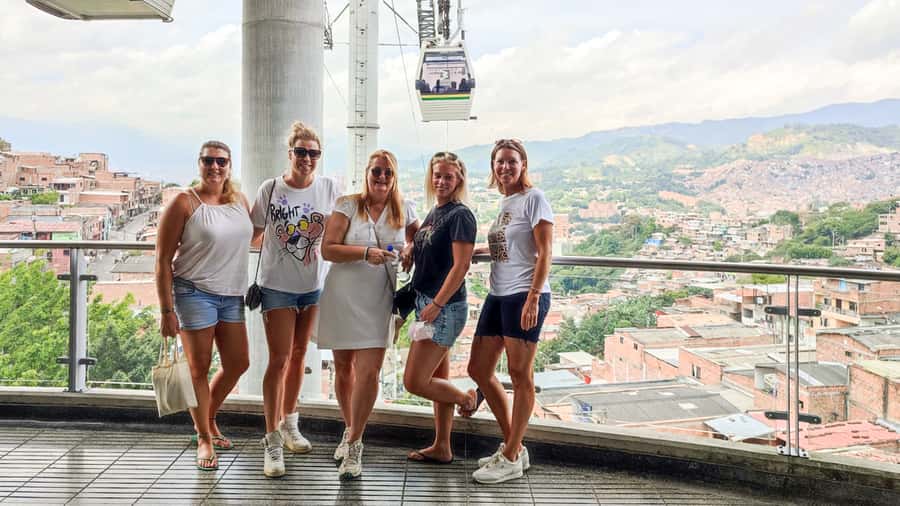 Medellin: Comuna 13 Graffiti Tour, Cable Car & Street Food - Is $18 good value?