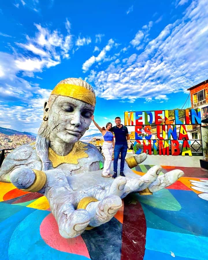 Medellín: Comuna 13 True Story and Street Food Tour - What makes this Comuna 13 tour worth your time