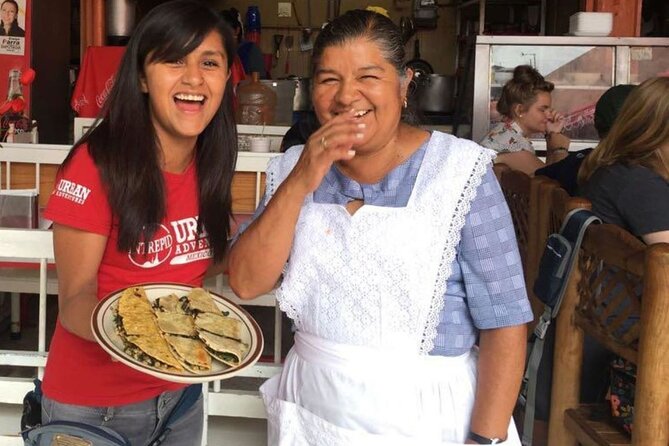 Mexico City: Hidden Markets, Street Food & Salsa-Making Tour - Taking the Metro to Mercado Jamaica
