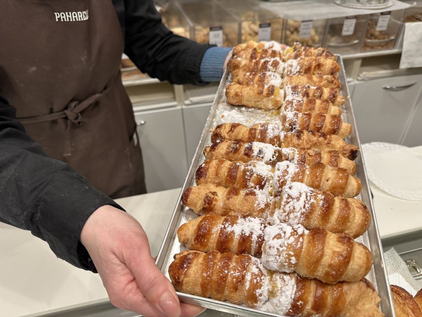 Milan: Gourmet Street Food Tour with Sightseeing and Tasting - Milan through monuments, streets, and food