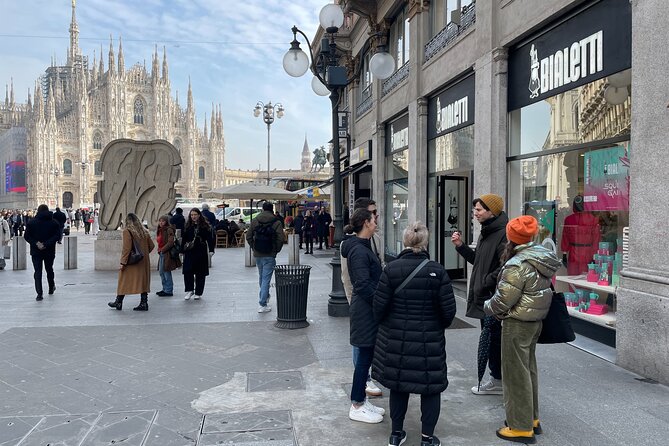 Milan History & Street Food Tour with Wine Tasting - Guide Style and Group Size