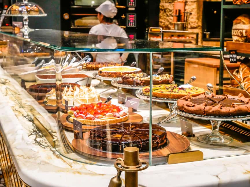 Milan: Street Food Tour with a Full Italian Food Experience - Espresso and the final walk to the Duomo