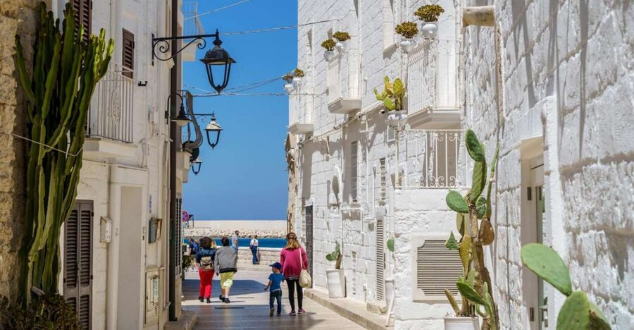 Monopoli: Walking Street Food Tour - Starting at Monopoli railway station