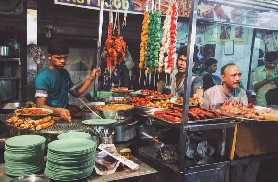 Mumbai: Evening Local Street Food Tour with Sightseeing - Chowpatty Beach and Mumbai’s vegetarian classics