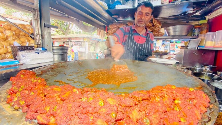 Mumbai: Evening Street Food Tasting & Cultural Market Tour - Use the black cab to reach Chor Bazaar