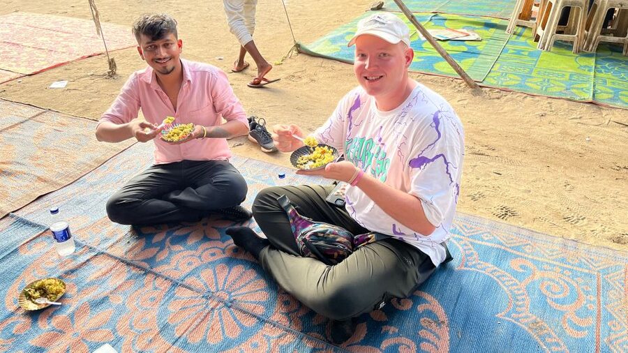 Mumbai: Evening Street Food Tasting & Cultural Market Tour - Finish with snacks, sweets, and Taj Icecream