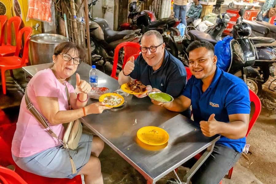 Mumbai Heritage, Street Food & Bazaar Walking Tour - The local train ride