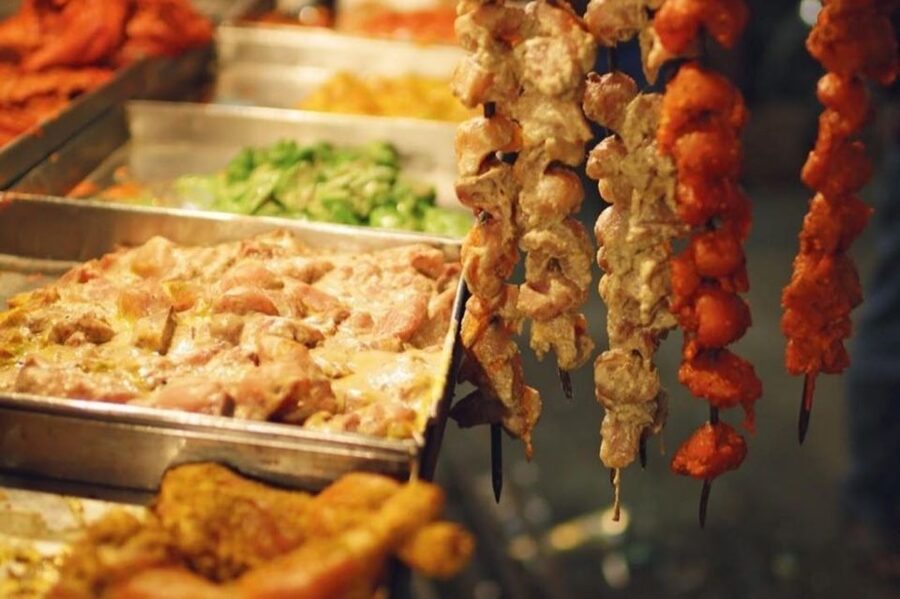 Mumbai: Local Street Food Private Walking Tour with Transfer - Mohammed Ali Road and the change from vegetarian to meat dishes