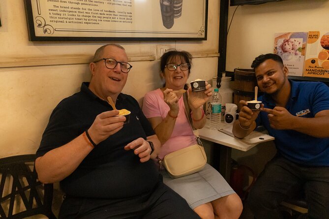 Mumbai Market and Temple Tour With Local Street Food - Bhuleshwar and a food lane full of small bites
