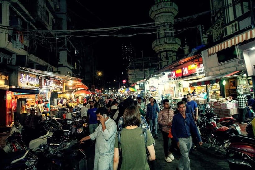 Mumbai: Street Food and Night Markets Tour - Chowpatty beach and the one-hour food picnic