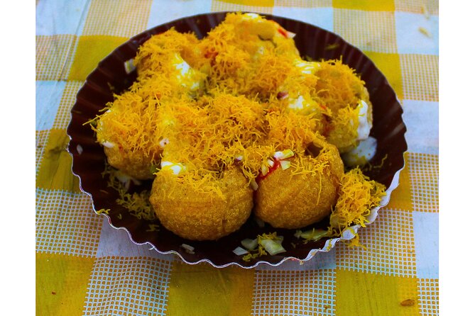 Mumbai Street Food Crawl (2 Hours Guided Food Tasting Tour) - What the Fort setting adds