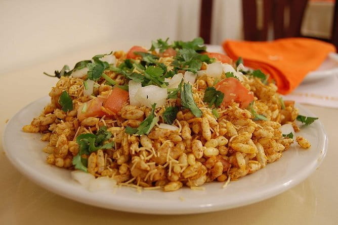 Mumbai Street Food & Temple Tour: Hidden Markets & Night Bazaar - Meeting Point, Transport, and the Evening Pace