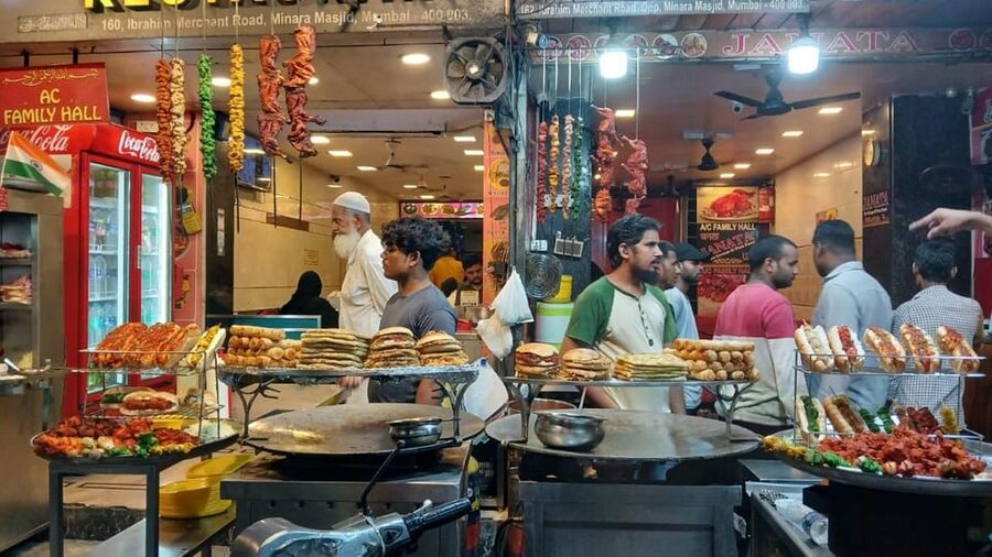 Mumbai Street Food Tour with Evening Bazaar Walk - Who should book this food tour