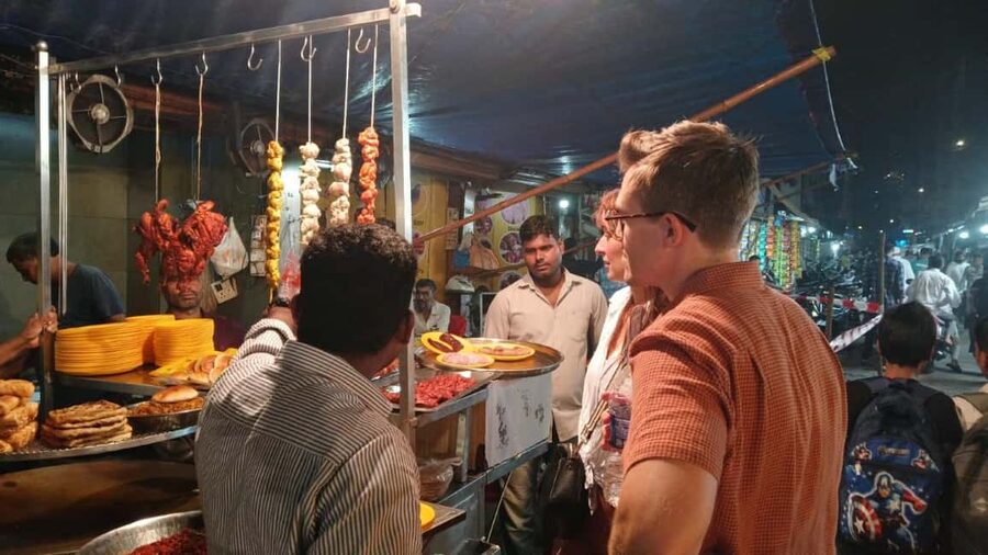 Mumbai Street Food Tour with Evening Bazaar Walk - Ending with 120-year-old hand-churned fruit ice cream