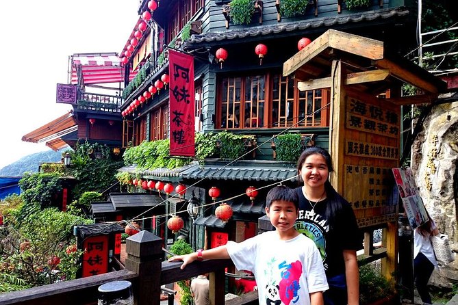 N113 Jingtong Station Pingxi Old Street Jiufen Old Street Keelung Miaokou Night Market Day Tour (10h) - Guide service and the value of a private group