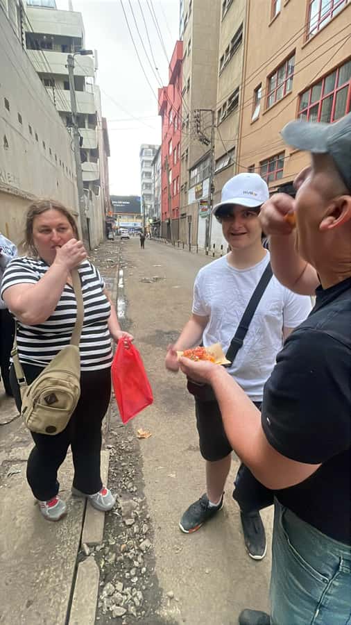 Nairobi: 1 Hour Gastronomic and Street Food tour of Nairobi - The 20-minute tasting stop: familiar Kenyan favorites