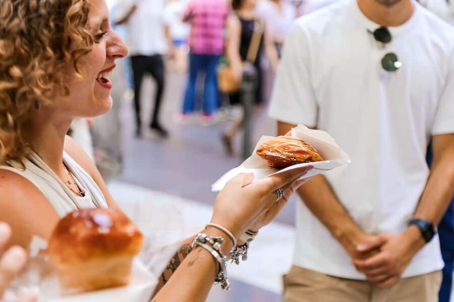 Naples: Culture & Street Food with a Local Guide - San Gregorio Armeno, Naples’ presepi street