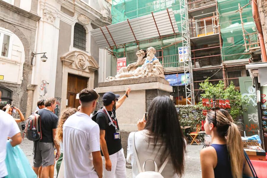 Naples: Culture & Street Food with a Local Guide - Via Toledo, folded pizza, and a practical food stop