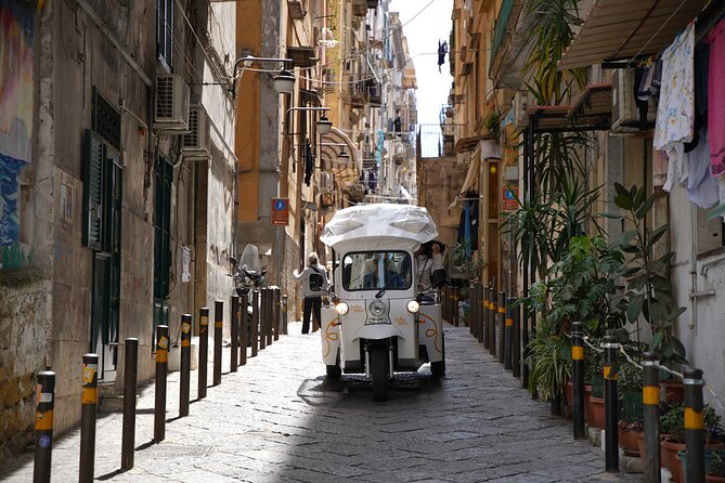 Naples in Tuk Tuk between Panoramas and History and Street Food - Key points to know before booking