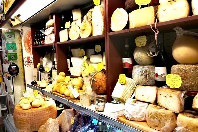 Naples: Street Food and Sightseeing Tour with Local Expert - Starting among Greek walls at Piazza Bellini