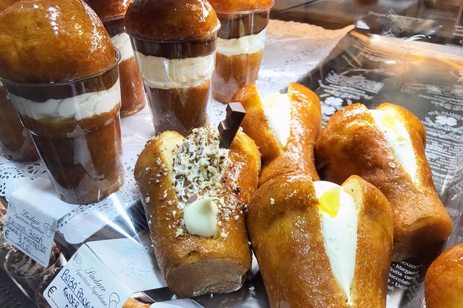 Naples: Street Food and Sightseeing Tour with Local Expert - Spaccanapoli and the frittatina stop