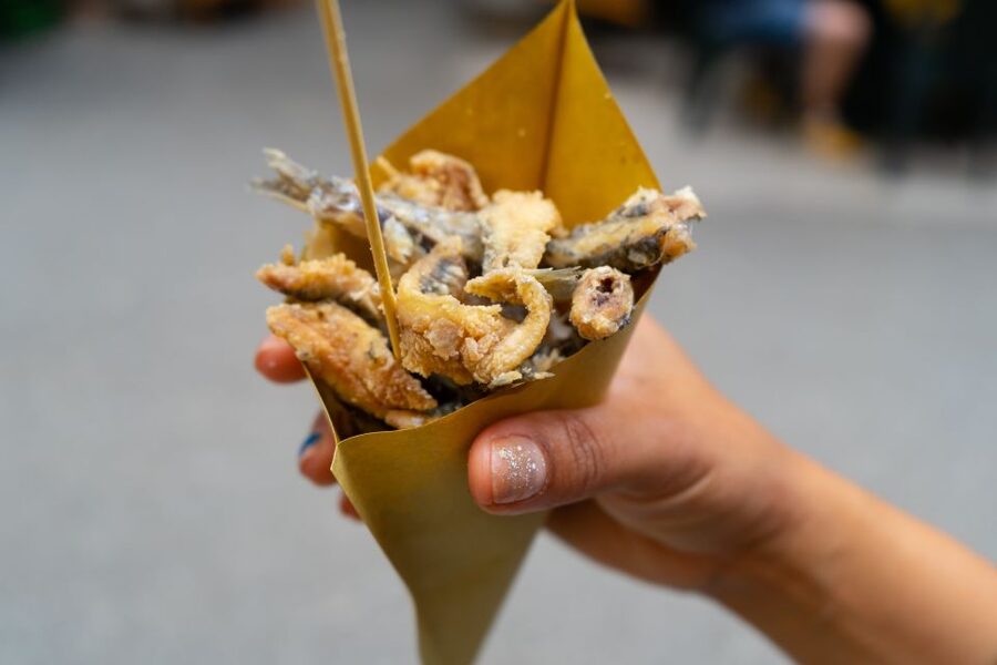 Naples Street Food Scene Tour: Small-Group Tasting Adventure - Santa Chiara and the walking rhythm