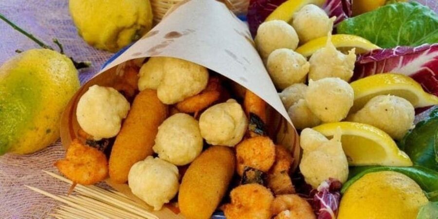 Napoli street food walking tour - Pignasecca market and the first serious bites