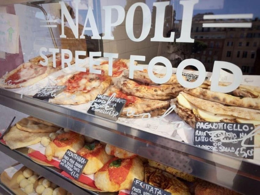 Napoli street food walking tour - Walking into the Quartieri Spagnoli with tarallo