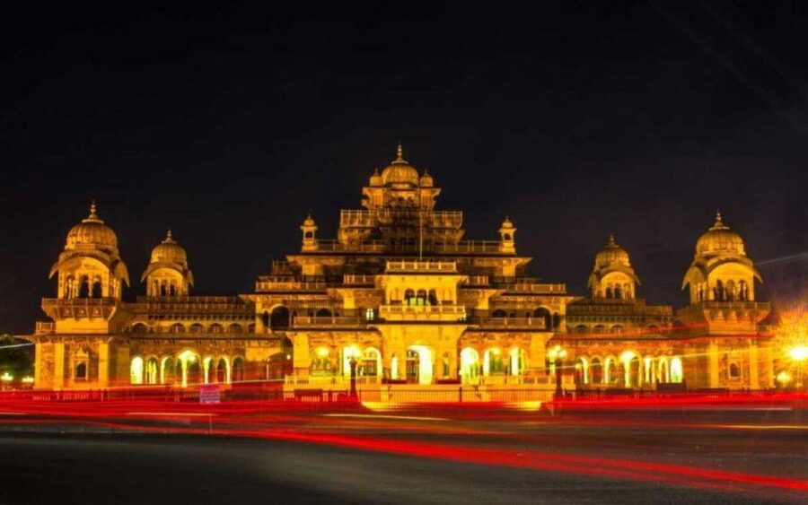 New Delhi: Local Evening Tour with Indian Street Food - Street Food: The Most Personal Part of the Evening
