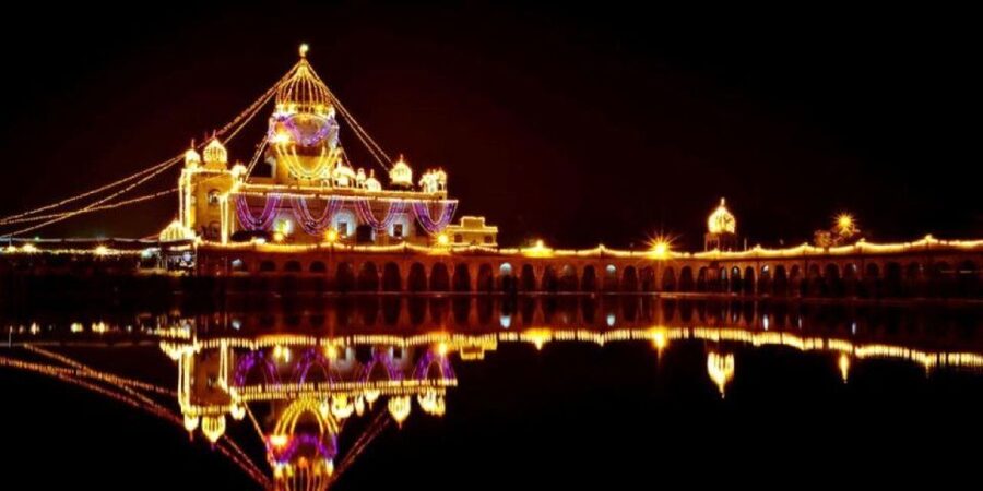New Delhi: Local Evening Tour with Indian Street Food - Dilli Haat or Lodhi Gardens?