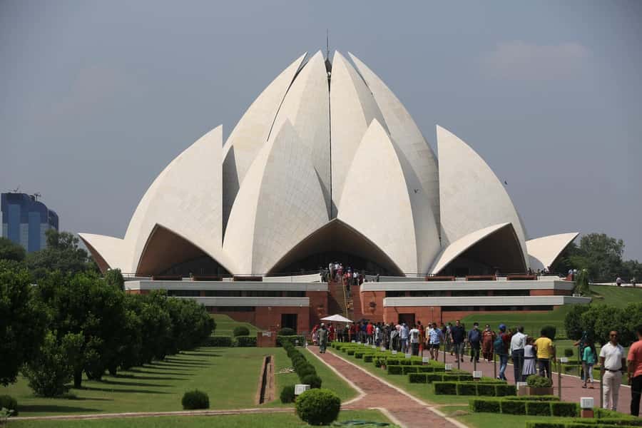 New Delhi Night Life Tour with Street Food - Bangla Sahib brings a quieter side of Delhi