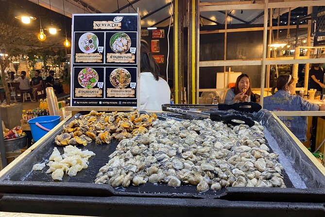 Night life in Bangkok - Jodd Fairs Train Night Market(Joint) - Photo spots and the sensory overload factor