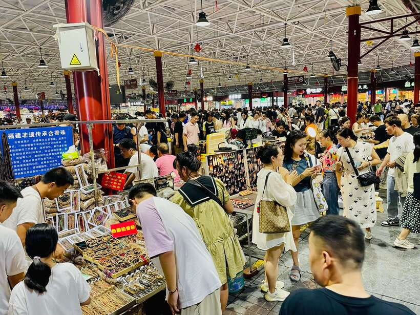 Night Market Haggling Adventure with an English Guide! - Why Panjiayuan makes a good evening stop