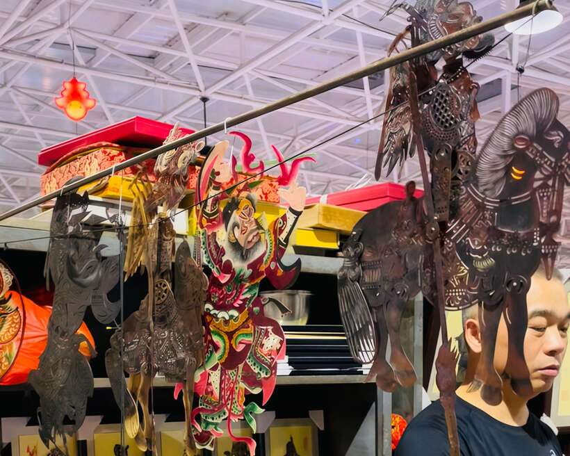 Night Market Haggling Adventure with an English Guide! - The final 90 minutes: shop with a plan