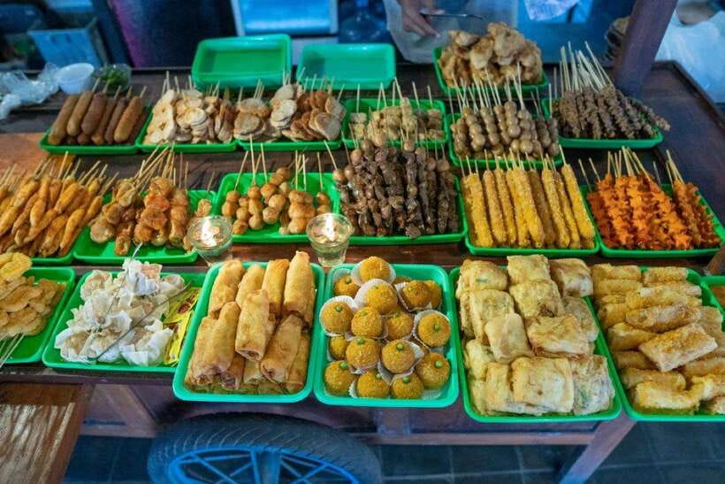 Night Street Food and Cultural Walking Tour - Why Yogyakarta’s night market makes a good classroom