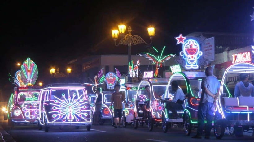 Night Street Food and Cultural Walking Tour - Riding a becak along Malioboro Street