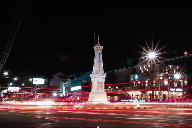 Night Walking Tour-Malioboro street food with guide at Yogyakarta - Zero Kilometer and the road toward the palace