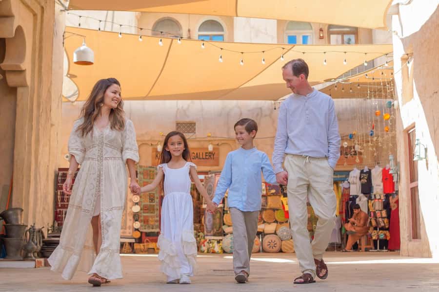 Old Dubai Guided Tour With Photographer: Souks & Street Food - Smelling your way through the Spice Souk