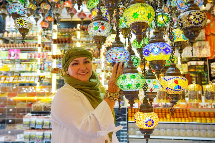 Old Dubai Historic Guided Tour: Creek, Street Food & Souks - Gold Souk: a glittering finish with a practical catch