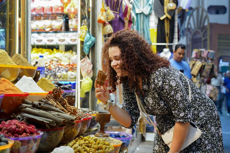 Old Dubai: Premium Guided Tour with Street Food & Abra Ride - Food value: a strong deal at $31