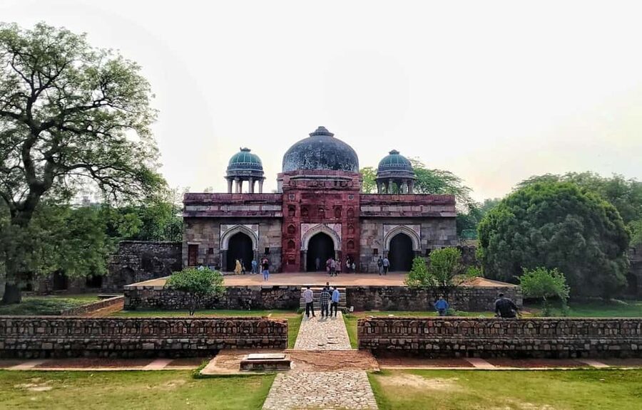 Old & New Delhi Private Day Tour with Expert Guide - Chandni Chowk by tuk-tuk, spice, and street food