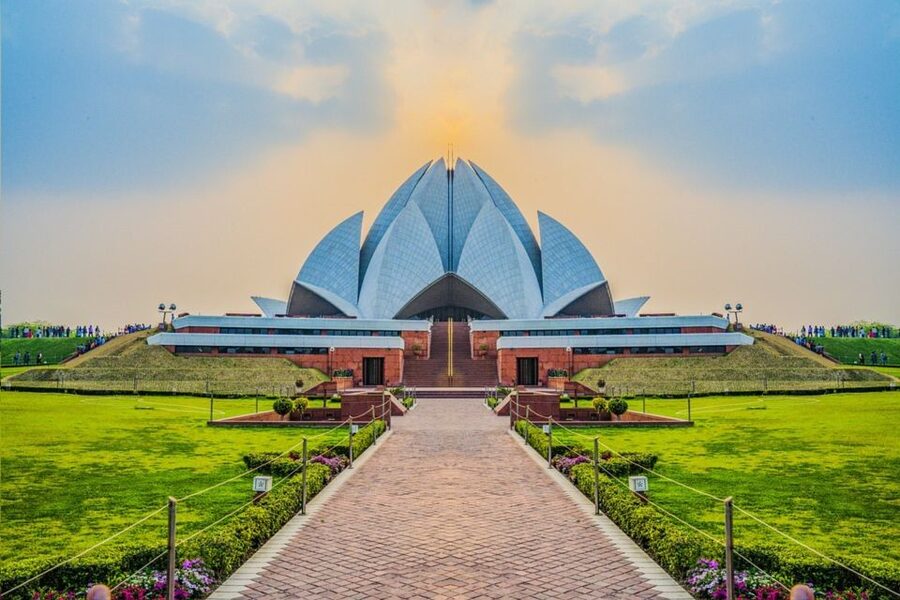 Old & New Delhi Private Day Tour with Expert Guide - India Gate, Parliament, and Rashtrapati Bhavan
