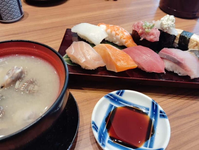 Osaka: Kuromon Market 1.5-Hour Seafood & Street Food Tour - Why Kuromon Market makes a good first food stop