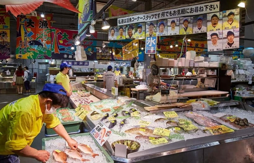 Osaka: Wakayama Cat Train, Seafood market, Hot Springs Tour - ToreTore Market and the tuna cutting show